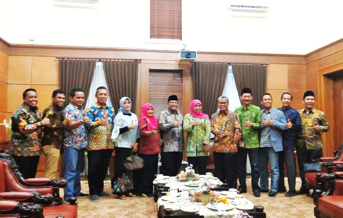 Dr. Rubaie., SH., MH. Bersama Guberbur Jatim Dra. Hj. Khofifah Indar Parawansa