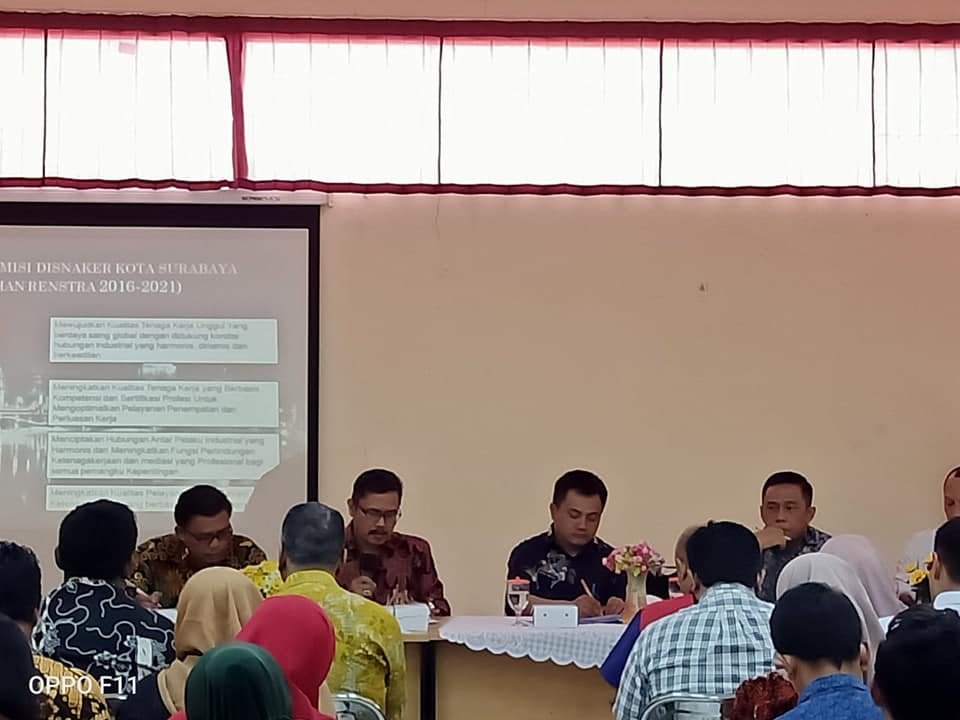 Dr. Hufron., SH., MH di Undang Sebagai Narasumber pada Acara penyusunan program dan kegiatan kerja Disnaker kota Surabaya tahun 2021