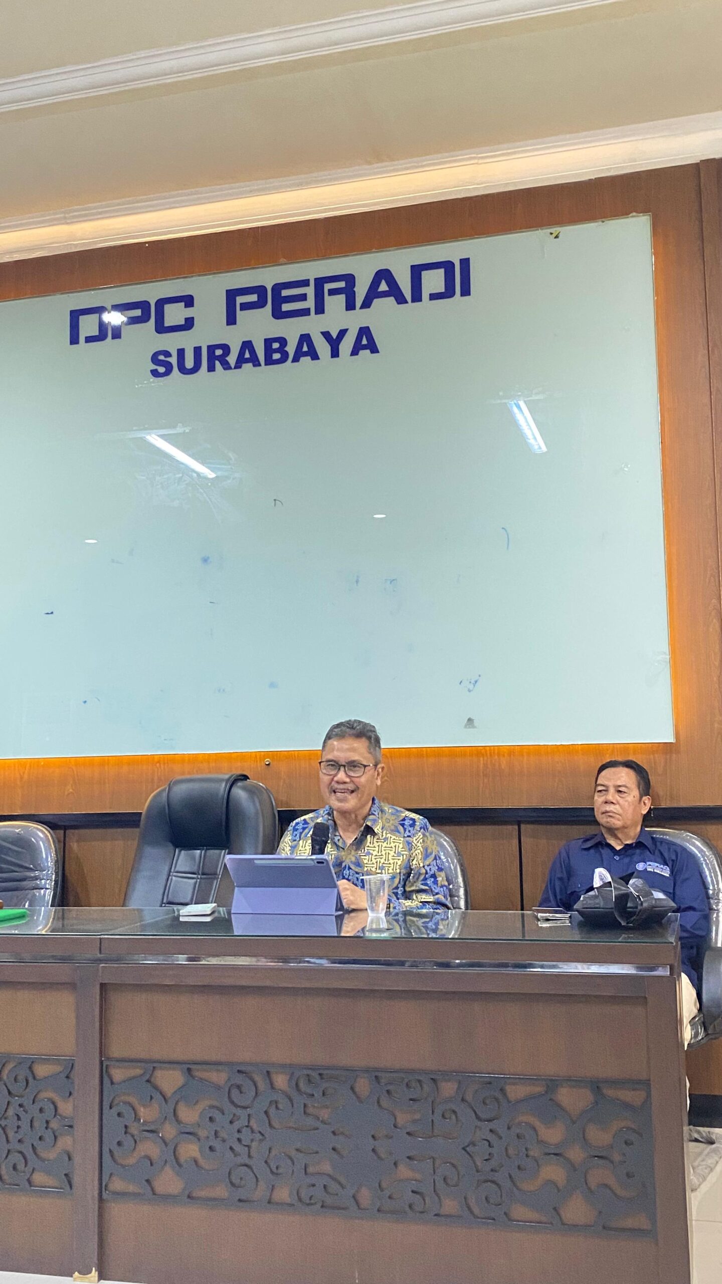 Prof. Dr. Hufron, SH, MH Mengisi Seminar Pembekalan Profesi Advokat