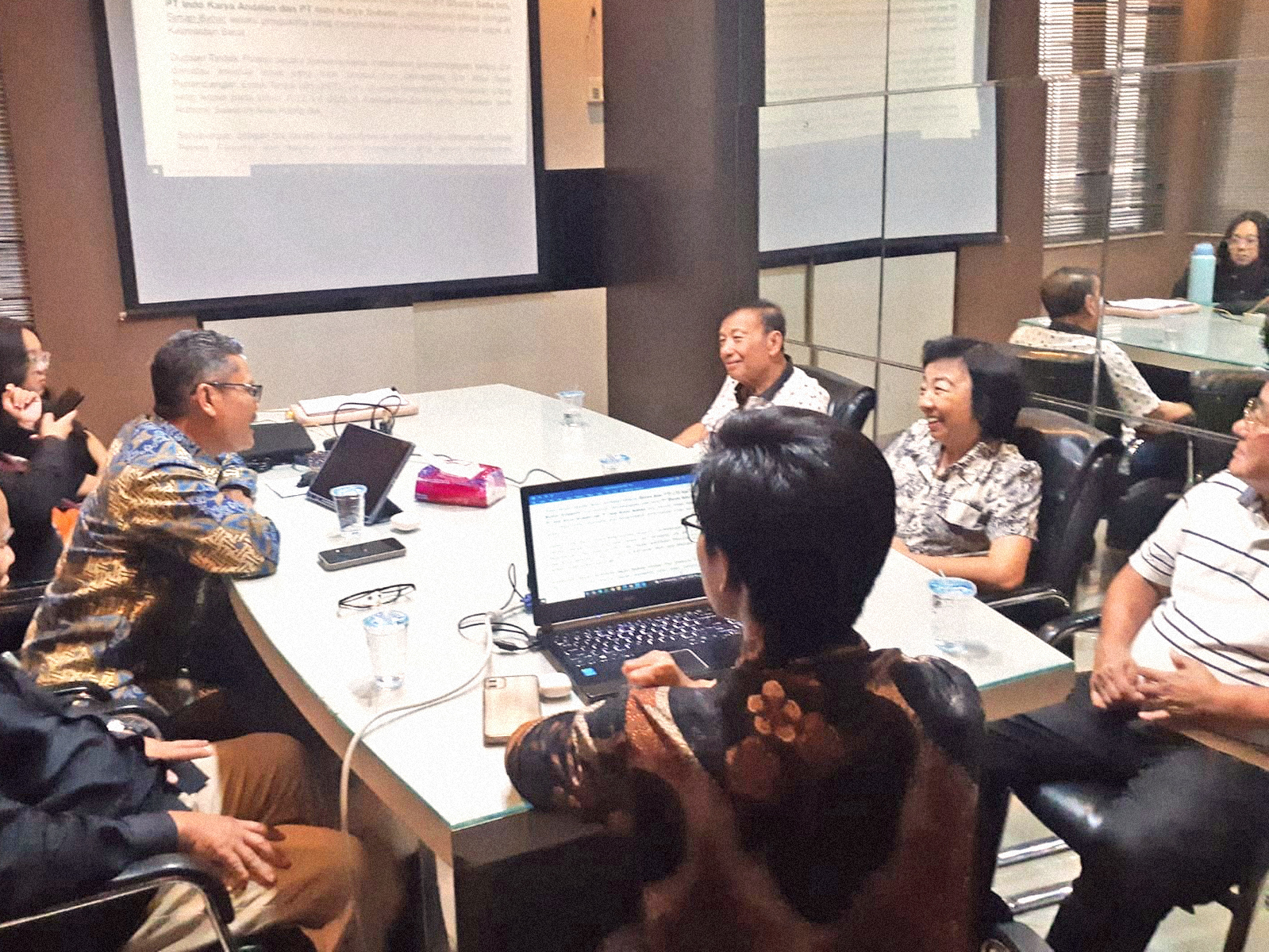 Bagaimana kami mempersiapkan strategi hukum untuk klien